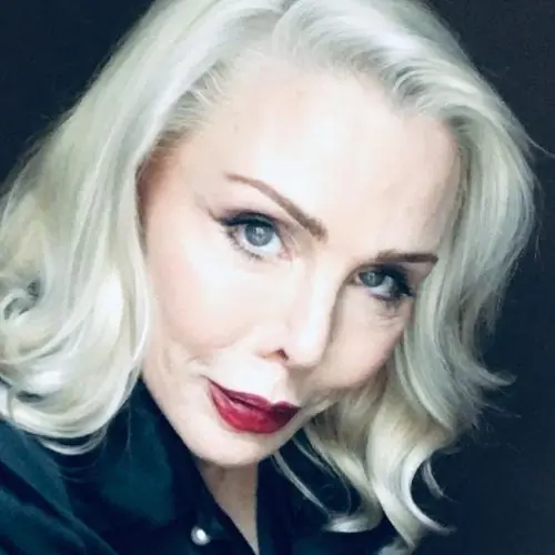 elina image 0